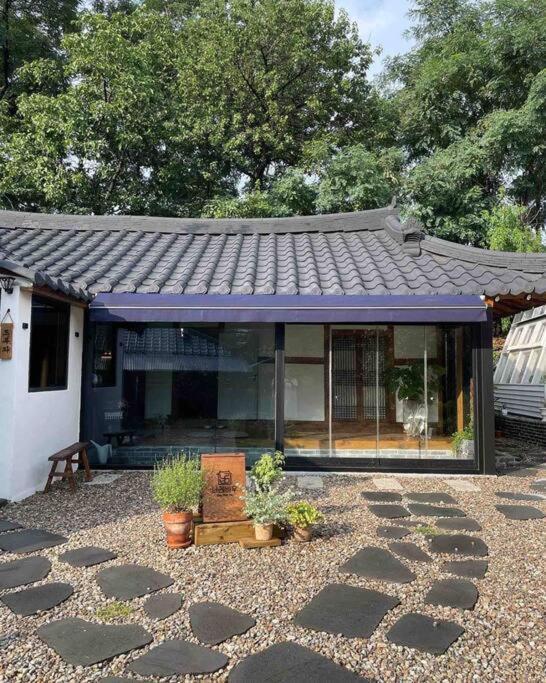 Bow Hanok House *
