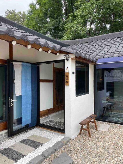 Holiday home Bow Hanok House